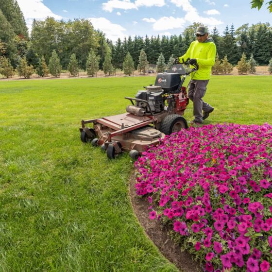 Commercial Lawn Grounds Mower Maintenance